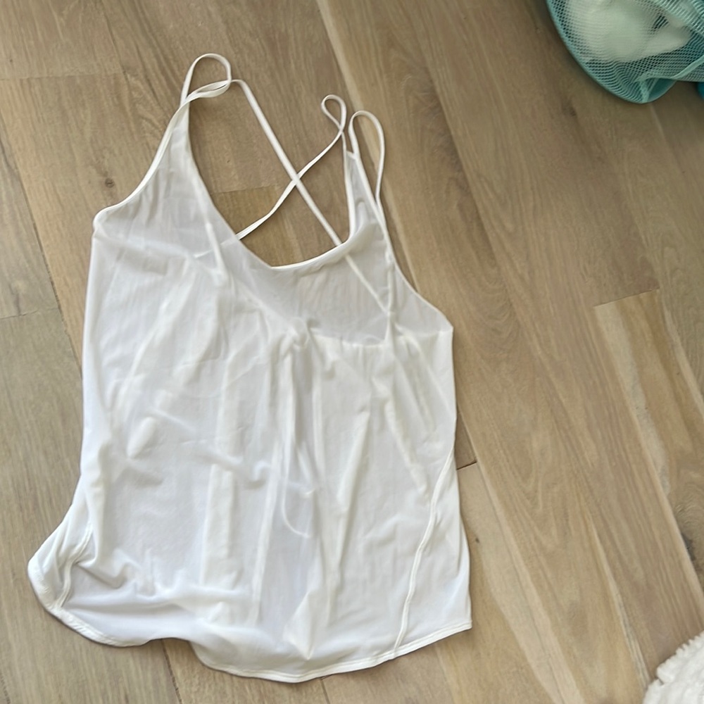 Lululemon top, size 6. Like new